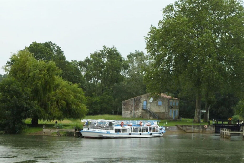 Ausflugsboot Fluss Charente