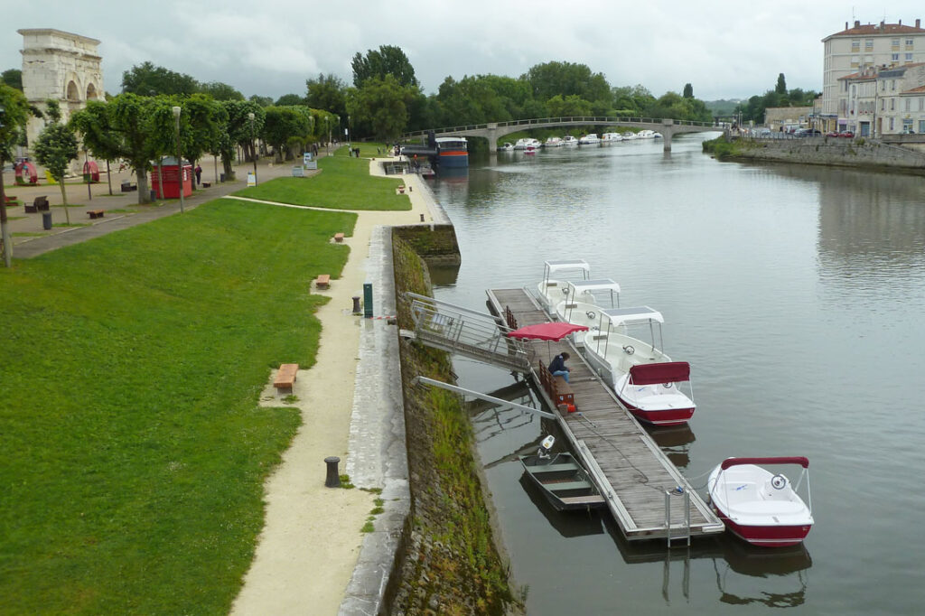 Anlegestelle am Ufer Charente