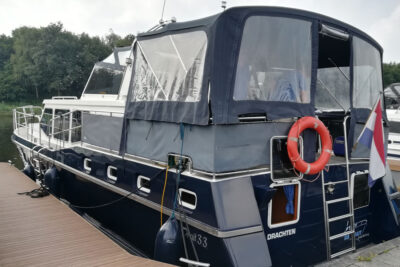 Anlegestelle am Steg Motoryacht