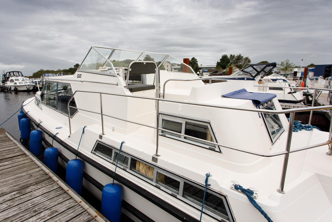 Heckansicht-sonnendeck-wave-queen