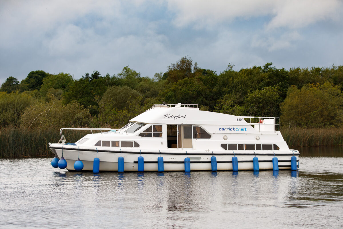 Seitliche-Ansicht-Waterford-Hausboot