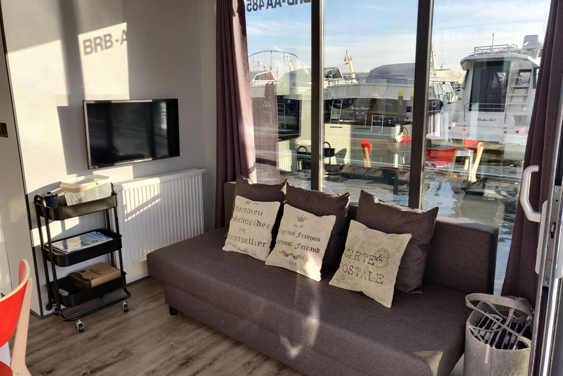 Beispiel Salonbereich Apart L Bungalowboot