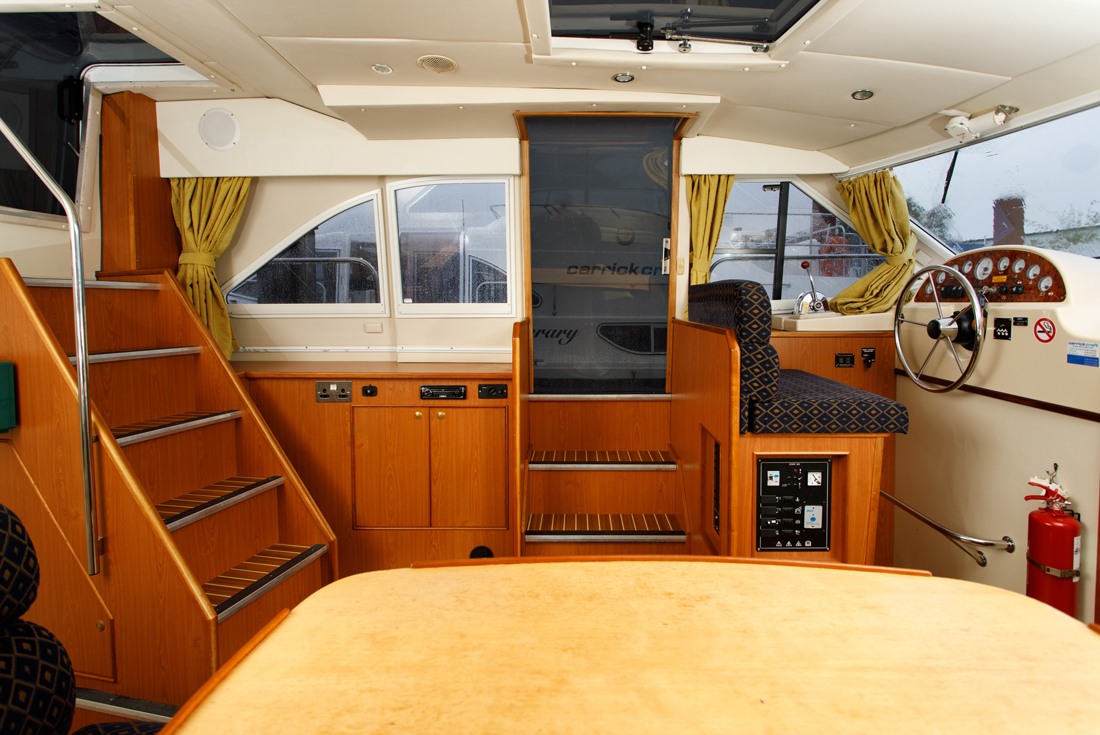 salon-ausgang-sonnendeck-longford