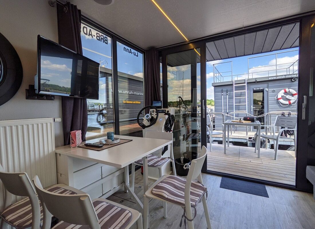 Terrasse und Wohnen auf Bungalow Apart M