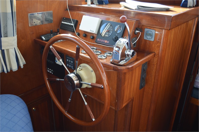 steuerstand_innen_hausboot_tessa