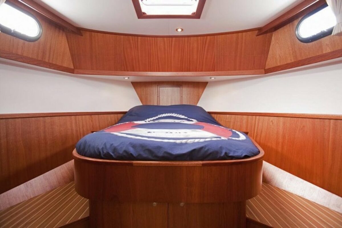 Hausboot-Neptunus-Doppelbett