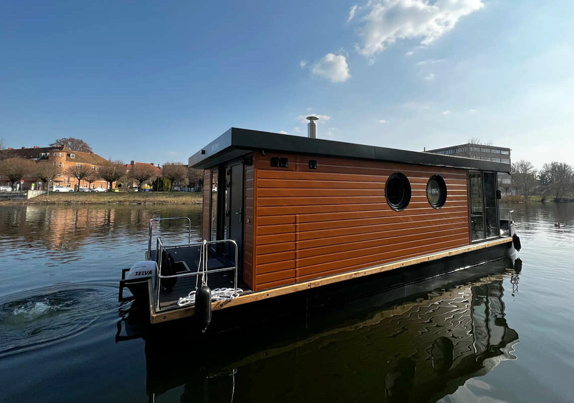 12-hausboot-noomi