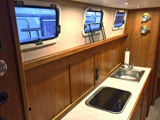 Kuche-Motoryacht-Nioerd