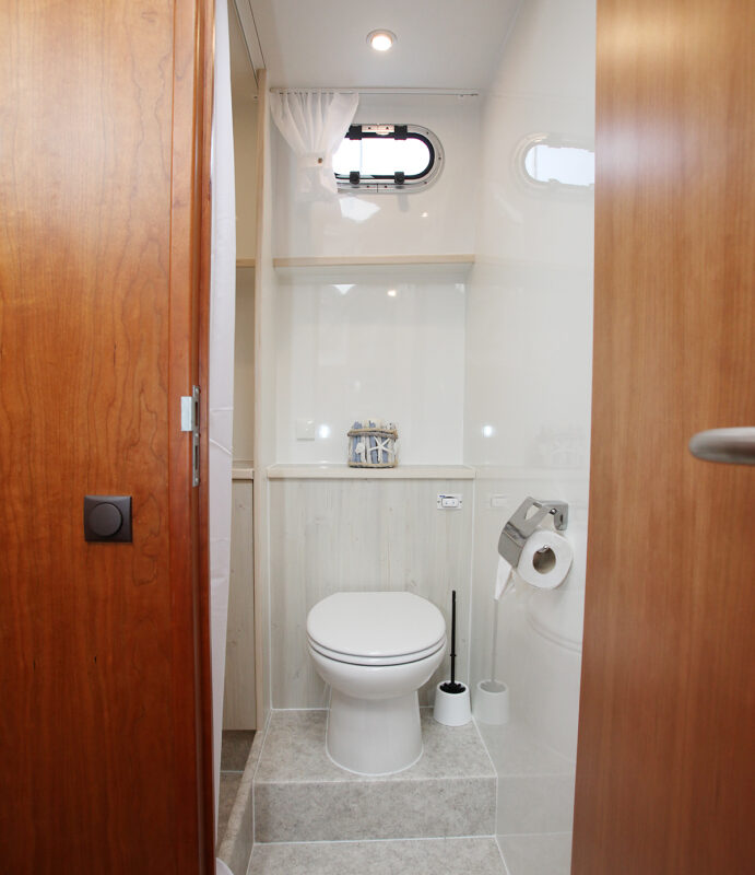Toilette-Dusche-Laura-Marie-Motoryacht