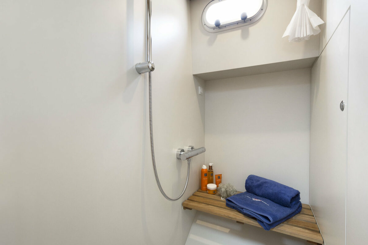 linssen-40-0-sedan-liberty-dusche