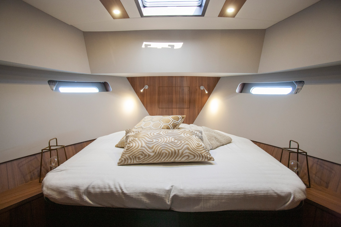 Doppelbett-Masterkabine-Jetten-38-Cabrio