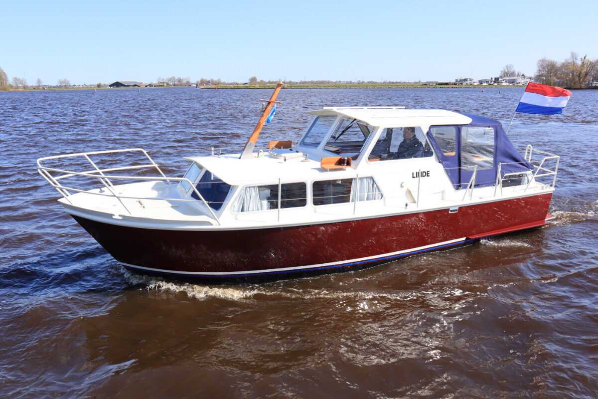Tjeukemeer900-Linde-Hausboot