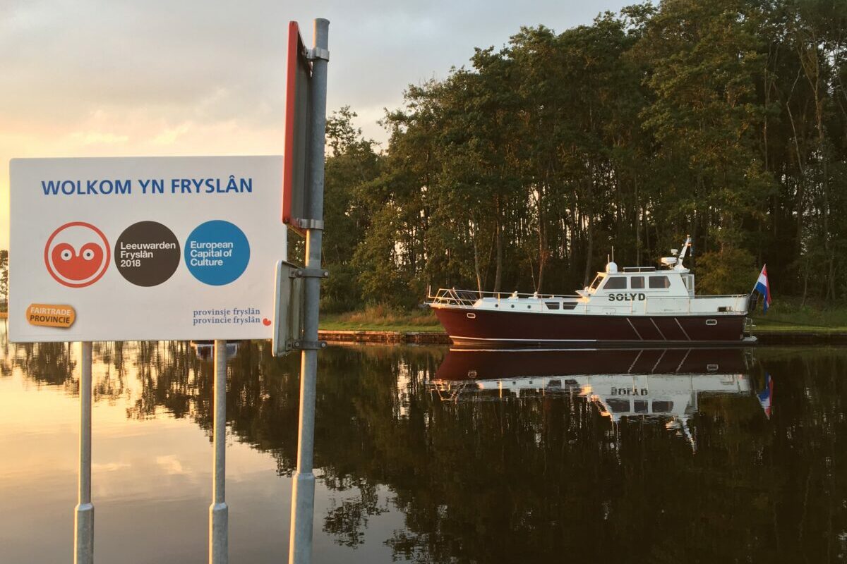 hausboot-pilot-44solyd-friesische-seenplatte
