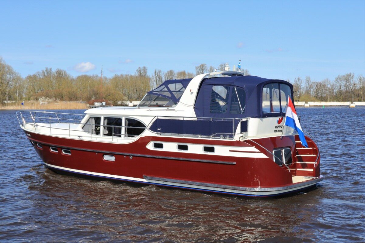 motoryacht-bws-1500-mirthe-heck-mit-badeplattform