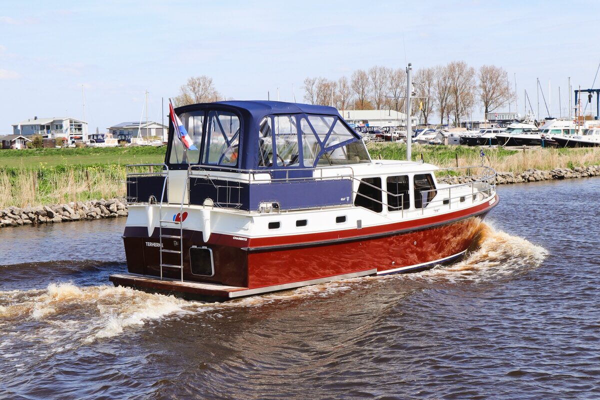 motoryacht-privateer-37-charente-heck