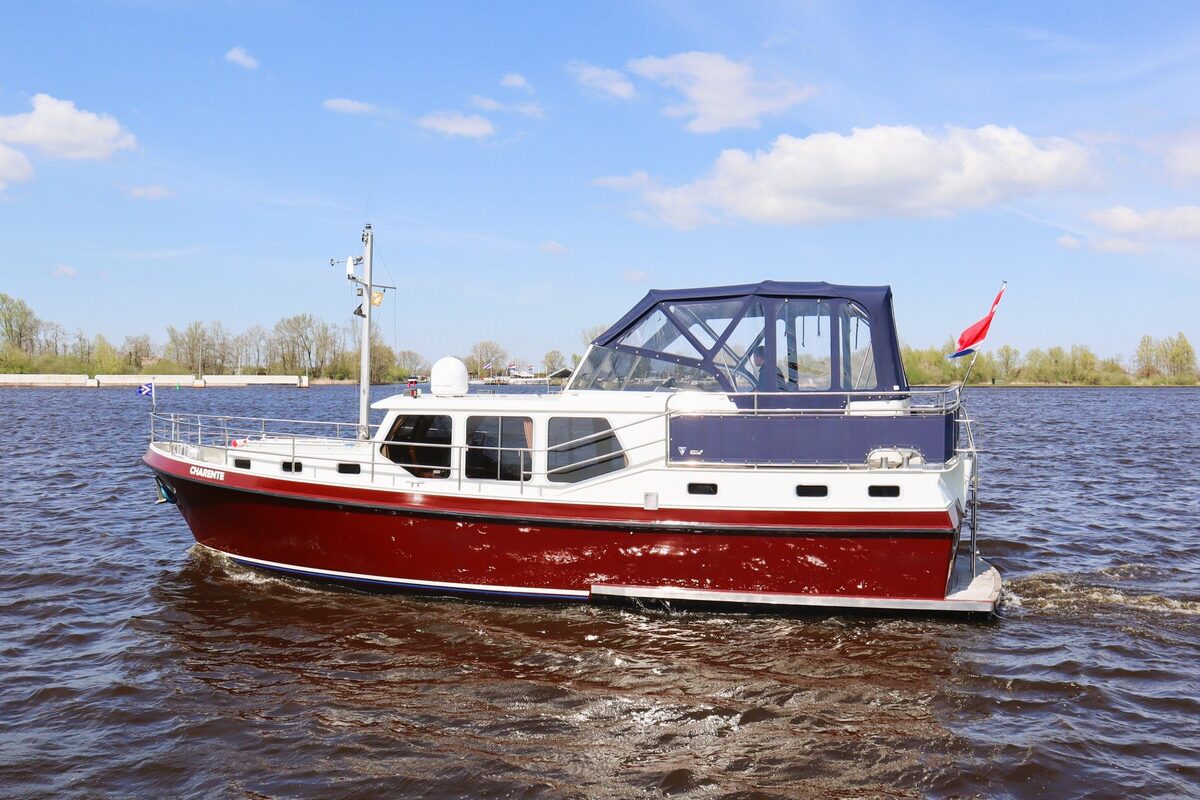 motoryacht-privateer-37-charente-seite