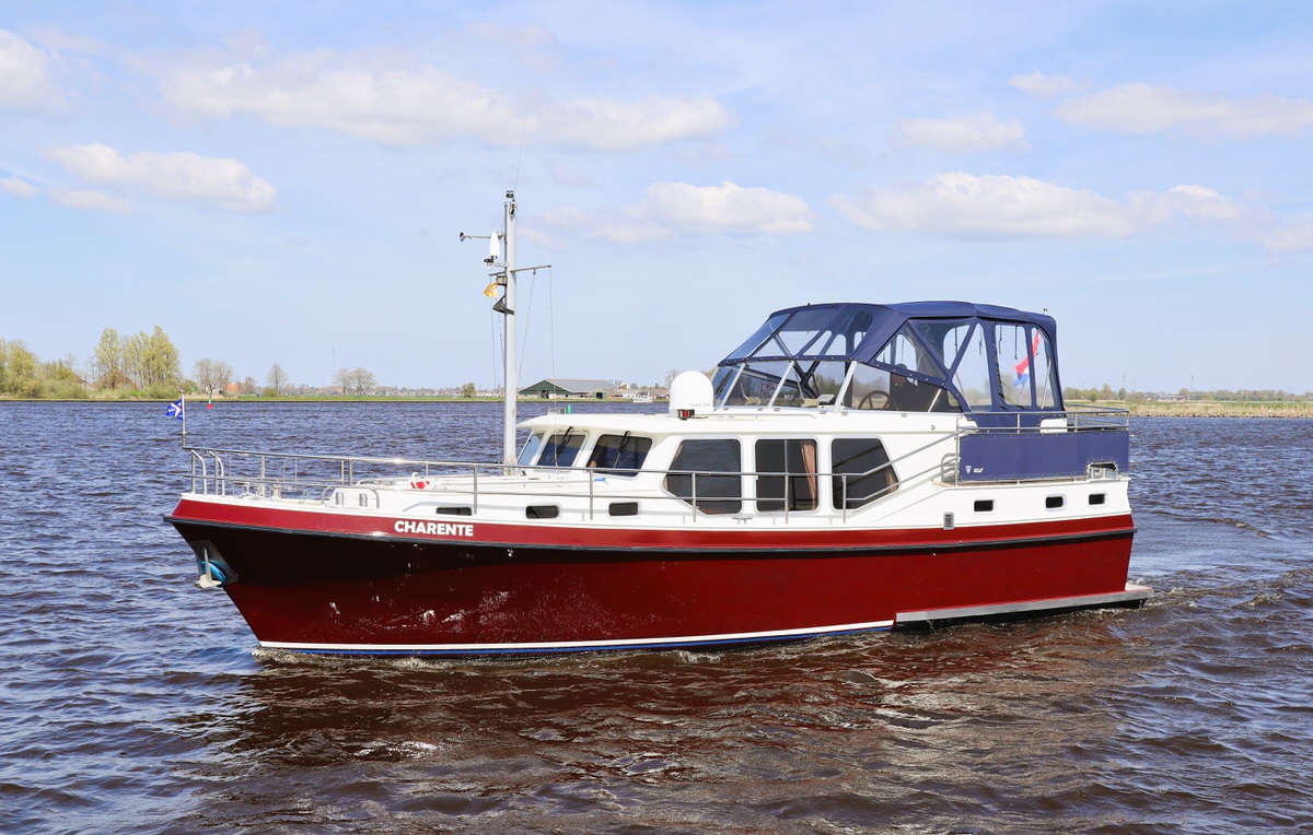 motoryacht-privateer-37-charente
