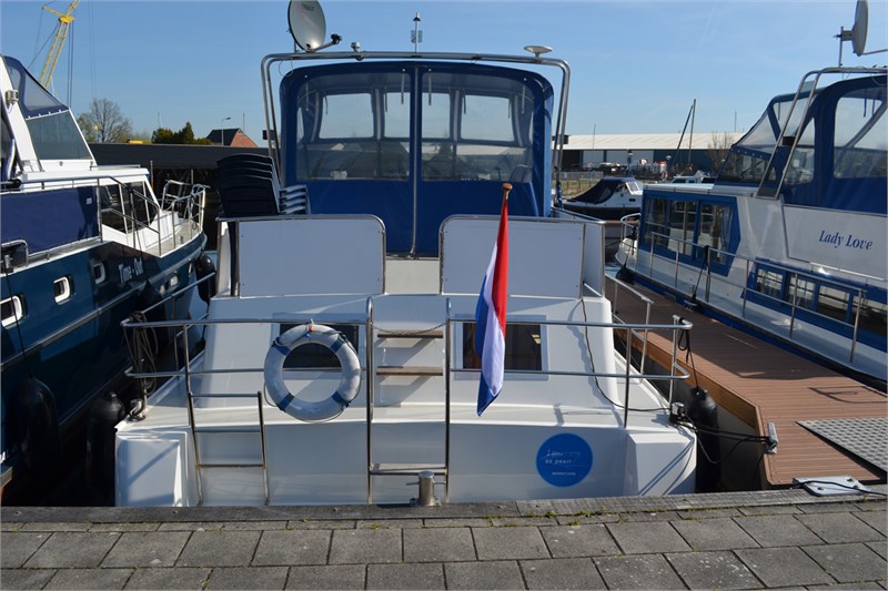 safari-houseboat-1050-Heckansicht