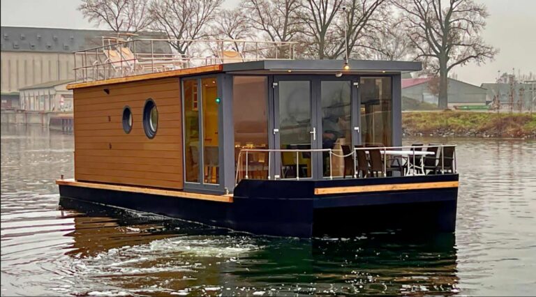 Bunglow Hausboot mit 3 Kabinen - Yachtcharter Schoners Wehr