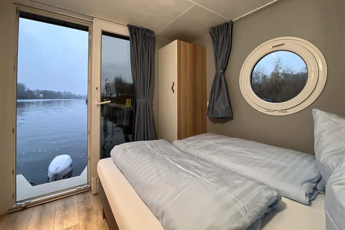 bungalow-hausboot-3k-schlafen-mit-ausblick