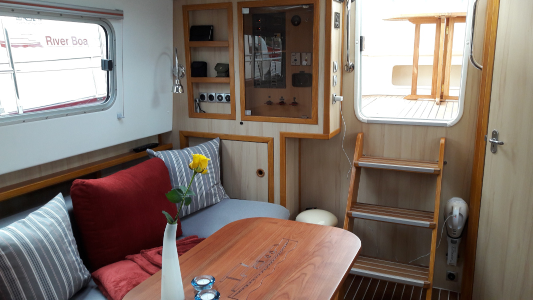 riverboat_1122s_sofa_wohnraum