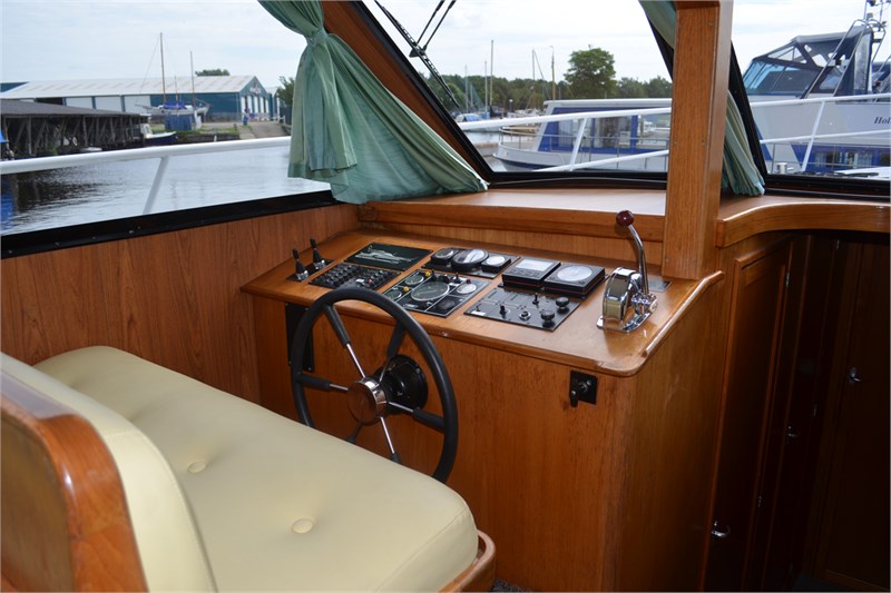 vacance_voyager_steuerstand_innen