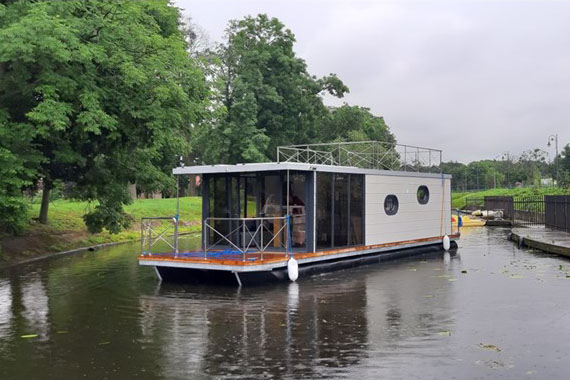 Bungalowboot Campi 400 mit Dacheterrasse