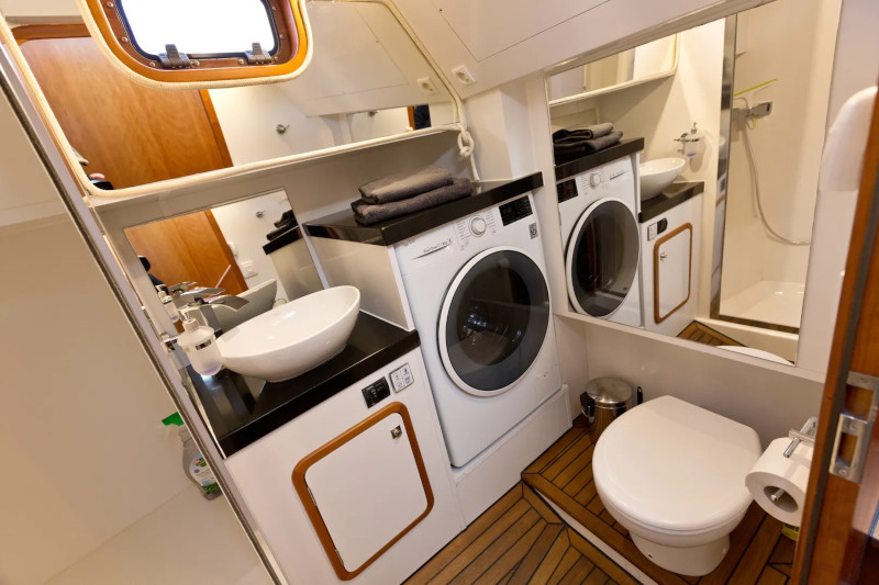 hausboot-alexis-bad-toilette-waschmaschine