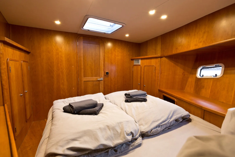 hausboot-alexis-kabine-doppelbett-3