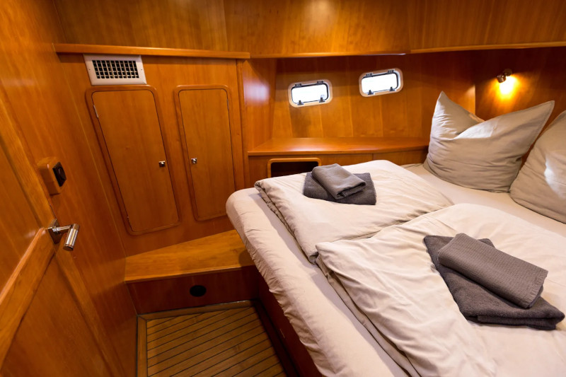 hausboot-alexis-kabine-doppelbett-4