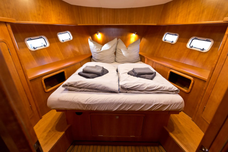 hausboot-alexis-kabine-doppelbett