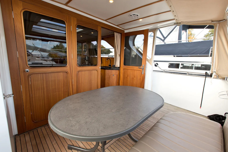hausboot-alexis-terrasse-draussen