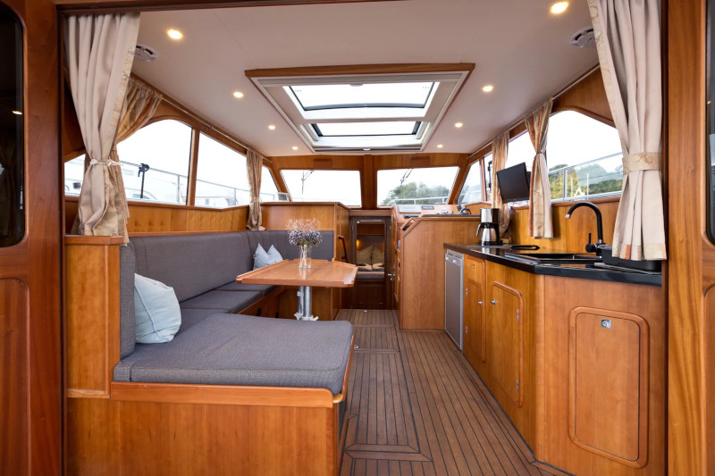 hausboot-alexis-wohnbereich