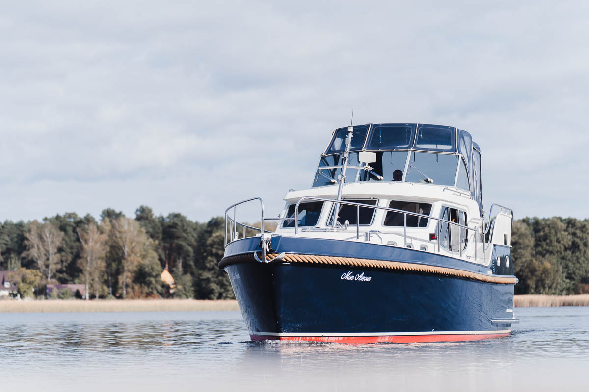 motoryacht-mon-amour-bugansicht