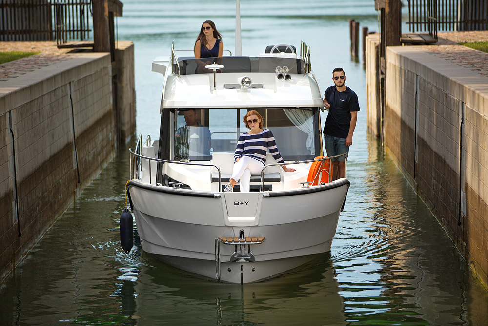 schleusenfahrt-hausboot-suncamper