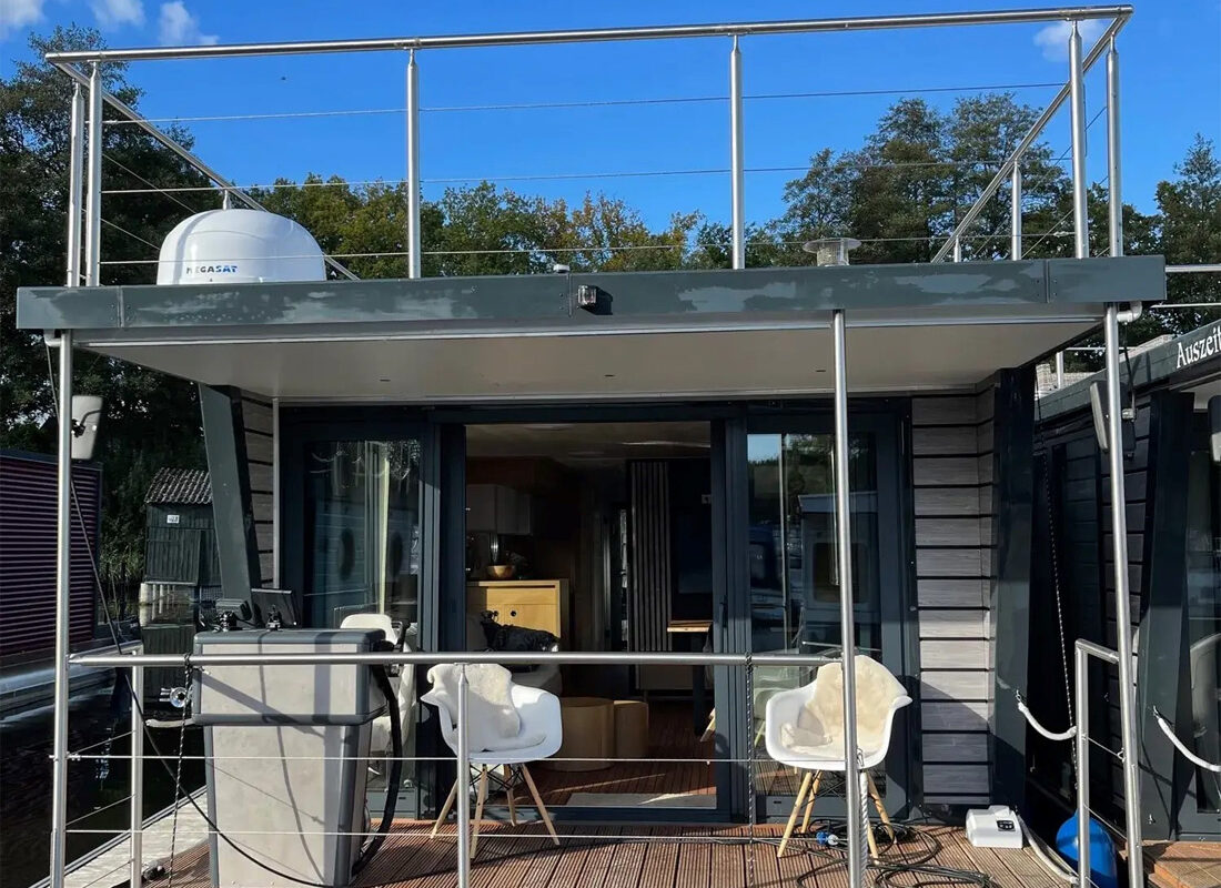 Bugansicht Hausboot Ariella