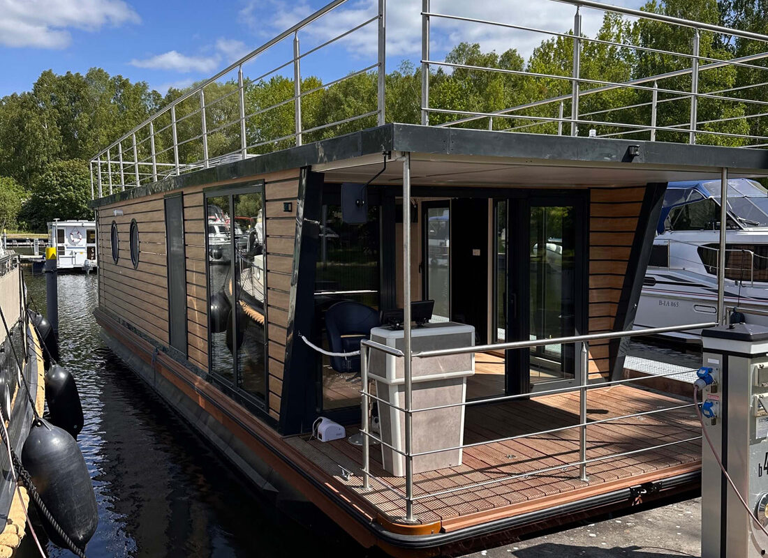 Hausboot Bungalow Brino am Steg