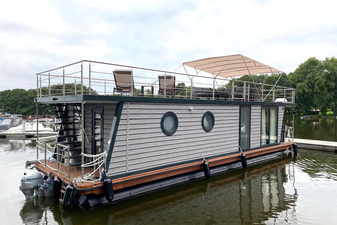hausboot-juno-redwine-heckansicht