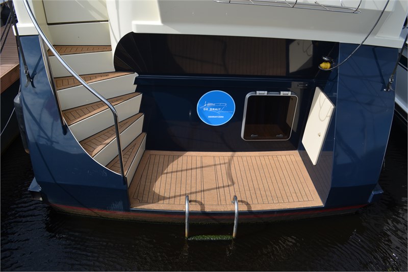 motoryacht_evolution-heck-badeplattform