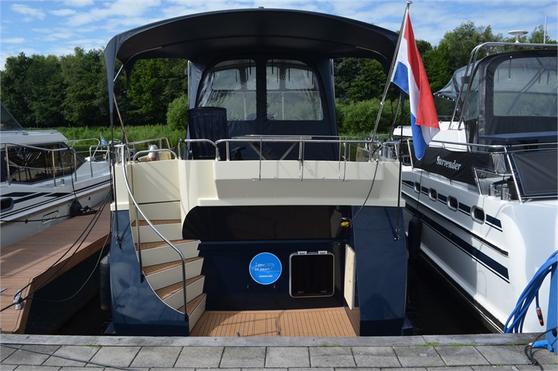 motoryacht_evolution-heckansicht