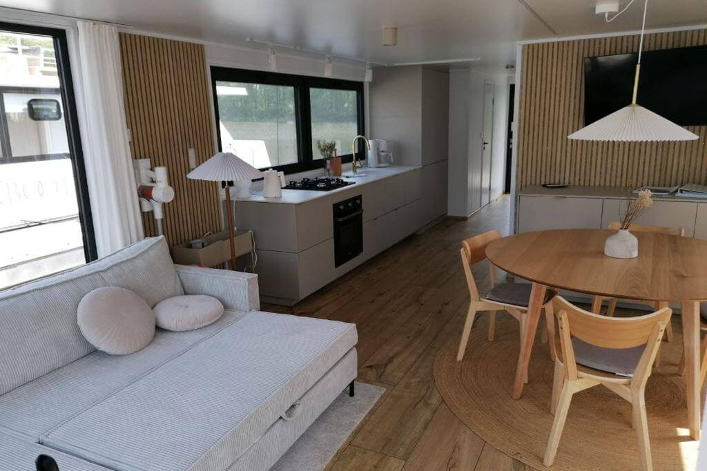 salon-hausboot-pina