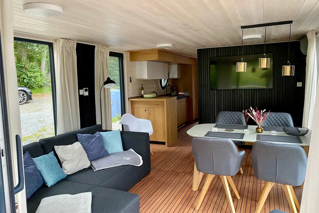 salon-redwine-juno-hausboot