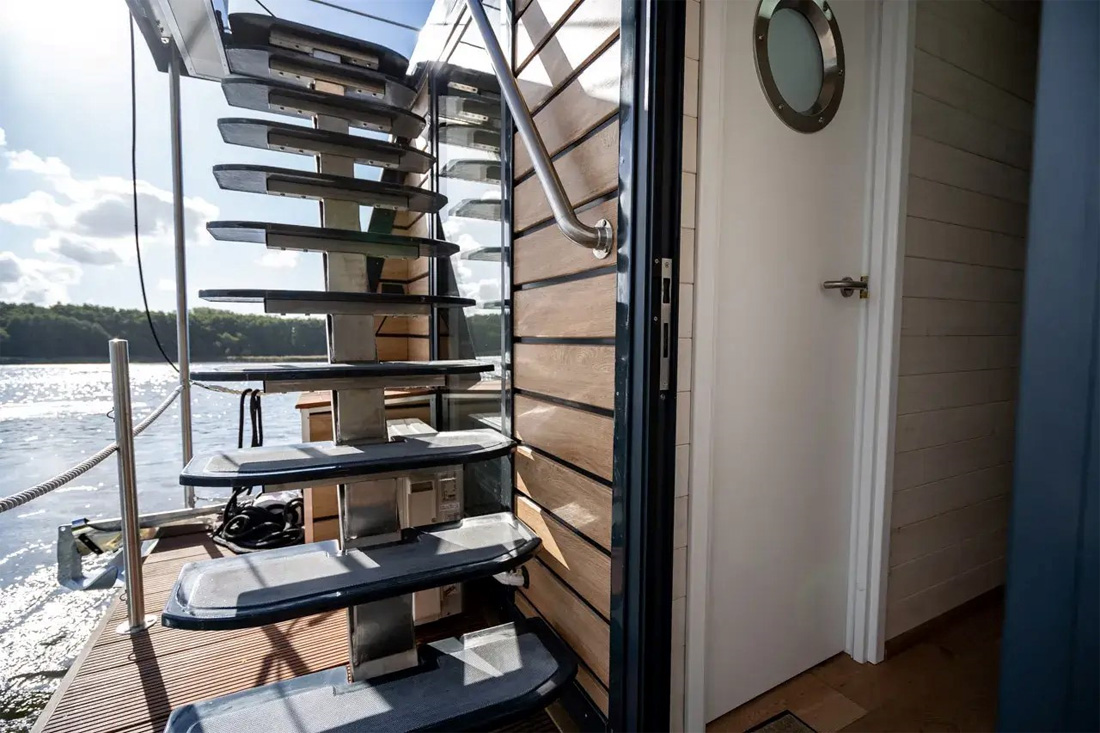 Stufen zur Dachterrasse Liberty Boot