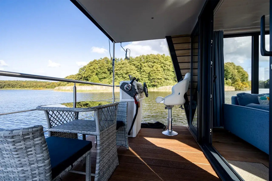 Terrasse und Steuerstand Liberty Hausboot
