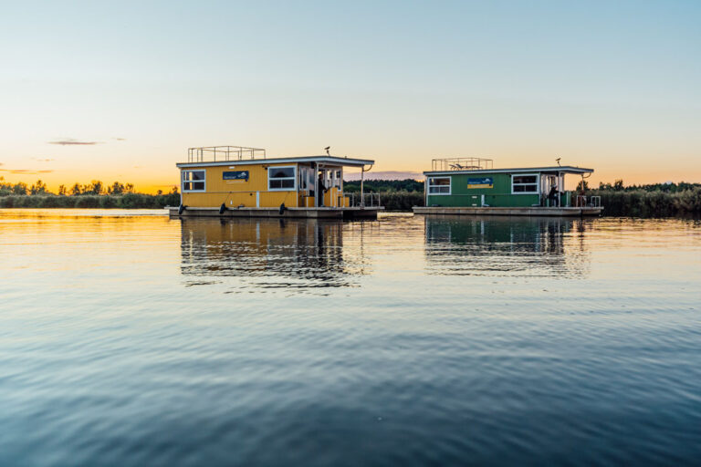 Abenteuer Flusslandschaft Hausboote Peene