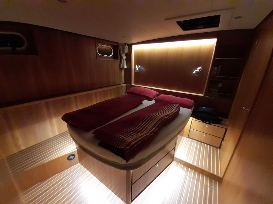 silas-hausboot-kabine-doppelbett
