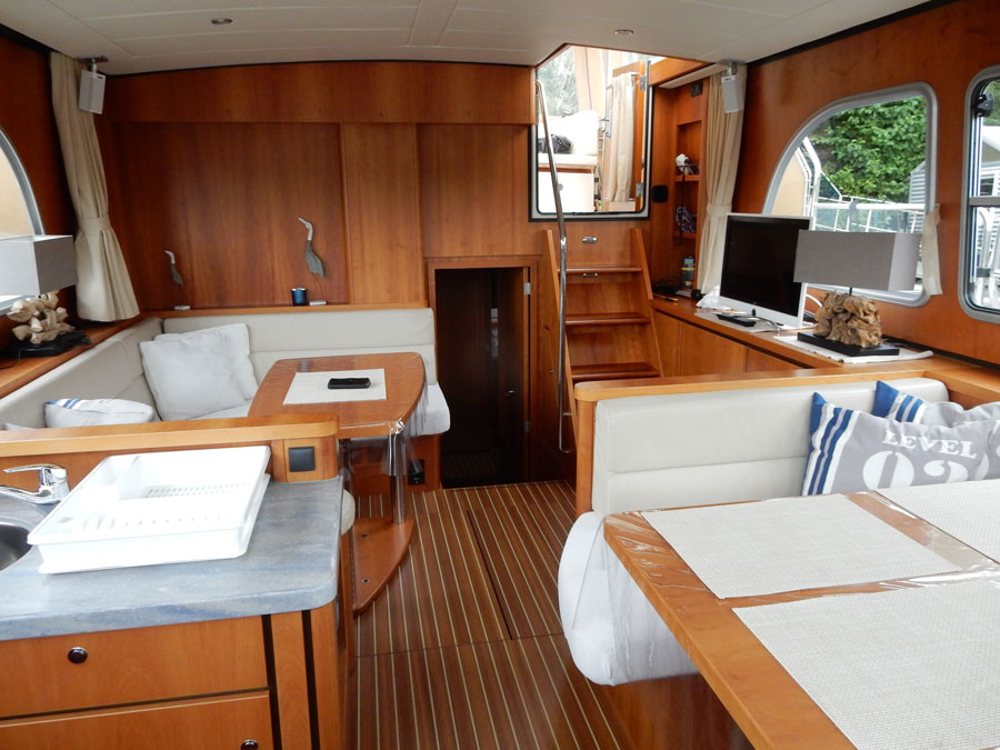 silas-hausboot-salon
