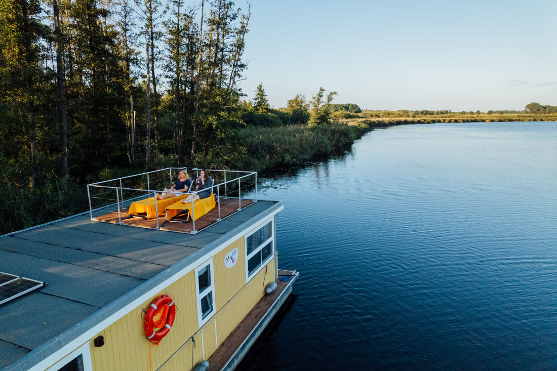 Den Sonnenuntergang genießen an der Peene