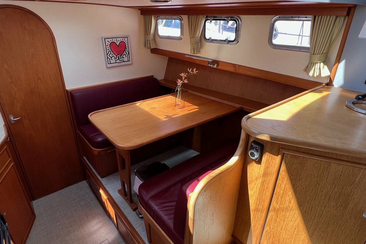 babro-1120-avila-star-dinette