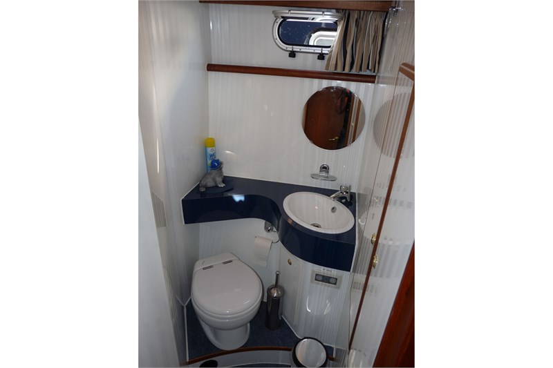 Black-Pearl_Toilette